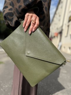 Olivovo zelená kožená listová kabelka s preklápacím uzatváraním, elegantná na večerné príležitosti Olivovo zelená kožená listová kabelka s preklápacím uzatváraním, elegantná na večerné príležitosti