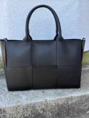 Čierna kožená kabelka s pleteným efektom, elegantná priestranná kabelka z pravej kože