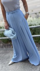 Svetlomodré dámske nohavice Imperial s vysokým pásom a širokým strihom pre elegantný look Svetlomodré dámske nohavice Imperial s vysokým pásom a širokým strihom pre elegantný look